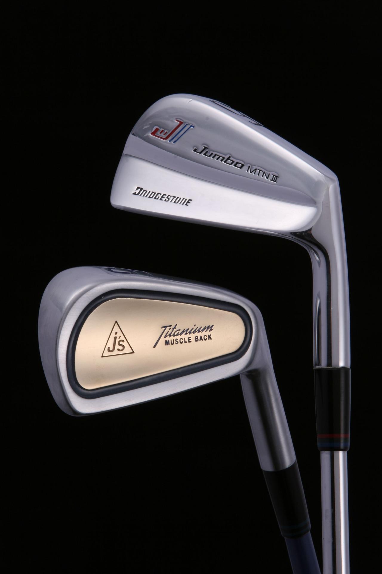 画像: ジャンボMTN ⅢとJ’sチタンマッスル。将司のM、健夫のT、直道のNの頭文字を取り80年代前半から90年代前半にかけて絶大な人気を誇った。J’sチタンマッスルは当時50代目前だった尾崎のゴルフにやさしさをもたらした。現在の複合素材アイアンの先駆け的存在