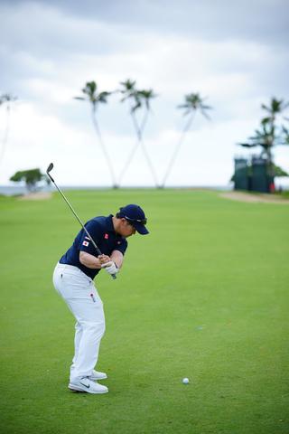 P5（ダウンスウィングで左腕が地面と平行）