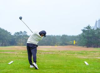 P9（フォロースウィングで両手が肩の位置）