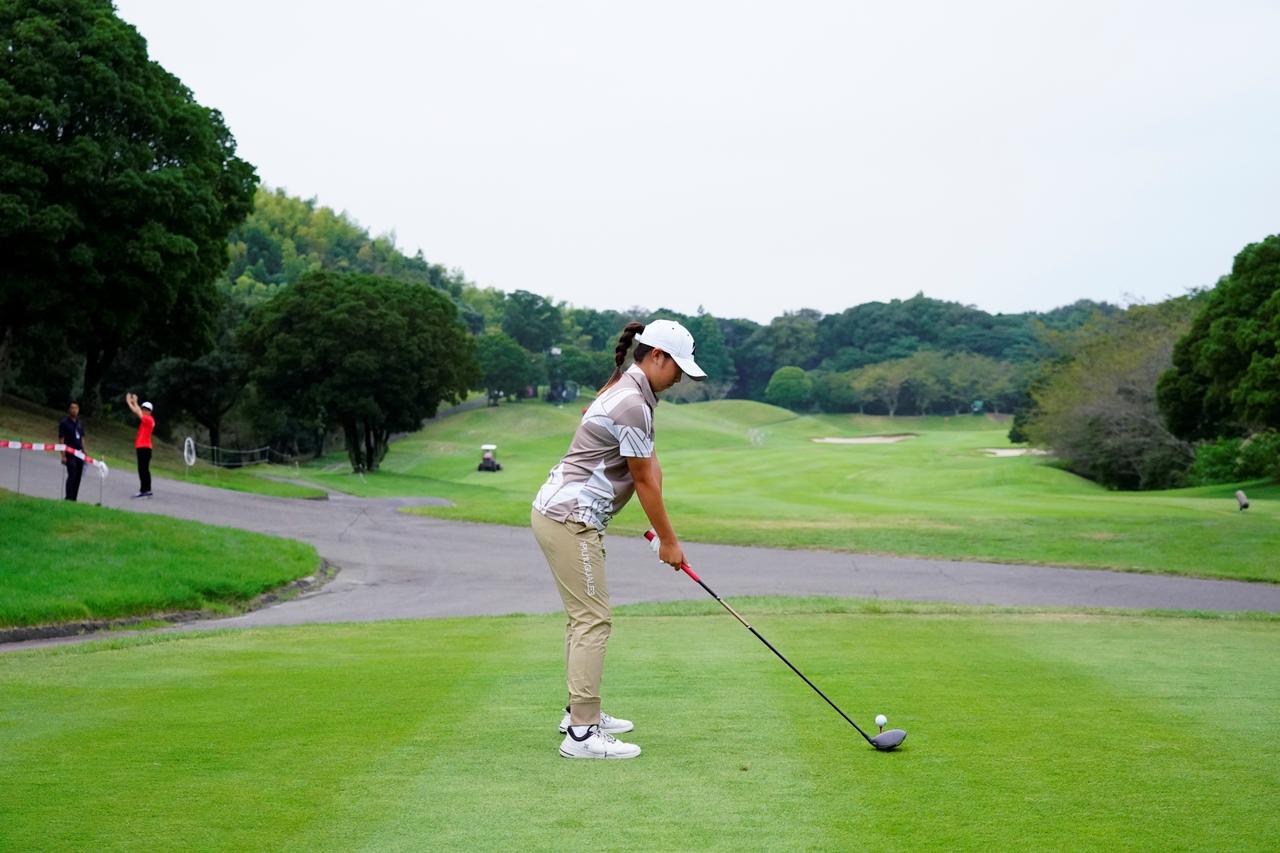 画像 : 1番目の画像 - 【連続写真10枚・後方】JLPGA公式ドラコン女王・後藤あいのドライバースウィング（撮影/中村修） - みんなのゴルフダイジェスト