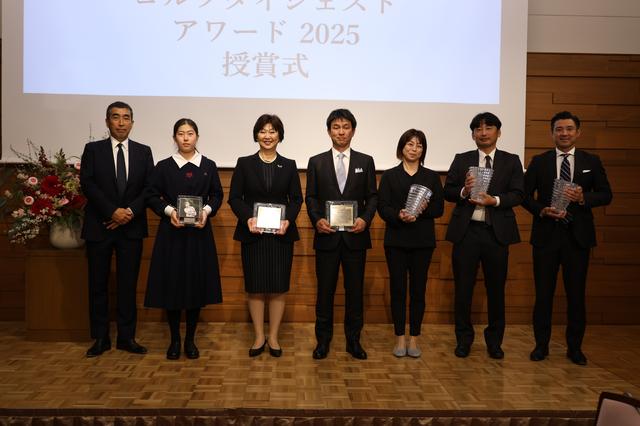 画像: 左から、木村玄一（ゴルフダイジェスト社 代表取締役社長）、後藤あい（松蔭高等学校2年）、小林浩美（日本女子プロゴルフ協会 会長）、横田英治（CLUB HOUSE 主宰）、山口尚子（ピンゴルフ ジャパン マーケティング プランニング マネージャー）、根津博嗣（アクシネット ジャパン インク タイトリスト ゴルフクラブマーケティング シニアマネージャー）、比留間育洋（テーラーメイド ゴルフ 代表取締役社長）※敬称略