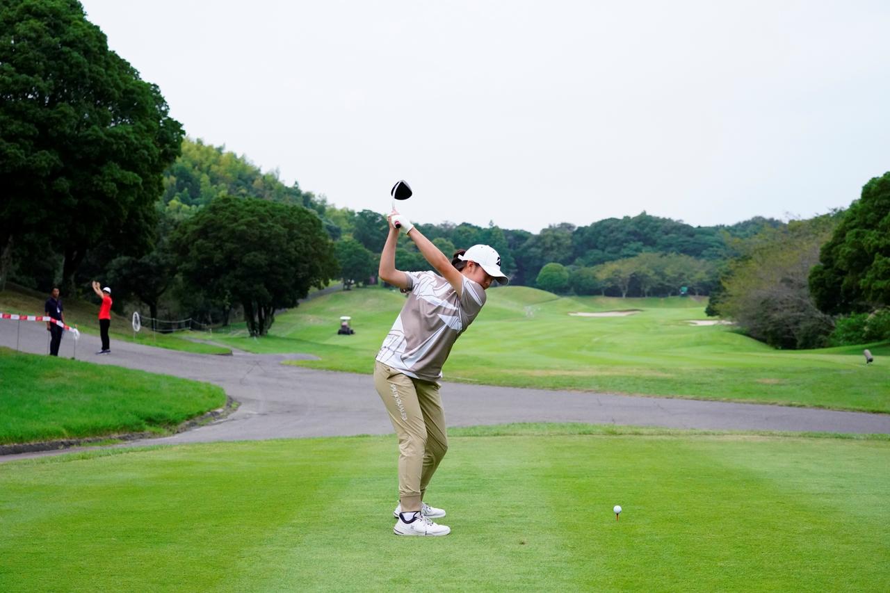 画像 : 4番目の画像 - 【連続写真10枚・後方】JLPGA公式ドラコン女王・後藤あいのドライバースウィング（撮影/中村修） - みんなのゴルフダイジェスト