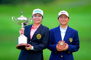 日本女子オープンローアマの廣吉優梨菜。左は優勝した堀琴音