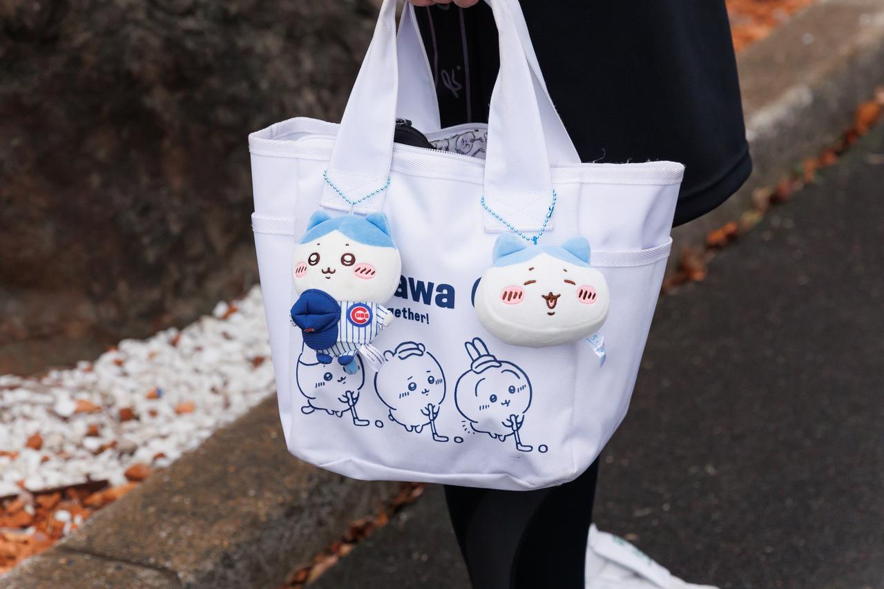 画像: チャーミングさ全開の〈ちいかわGOLF〉のカートバッグ