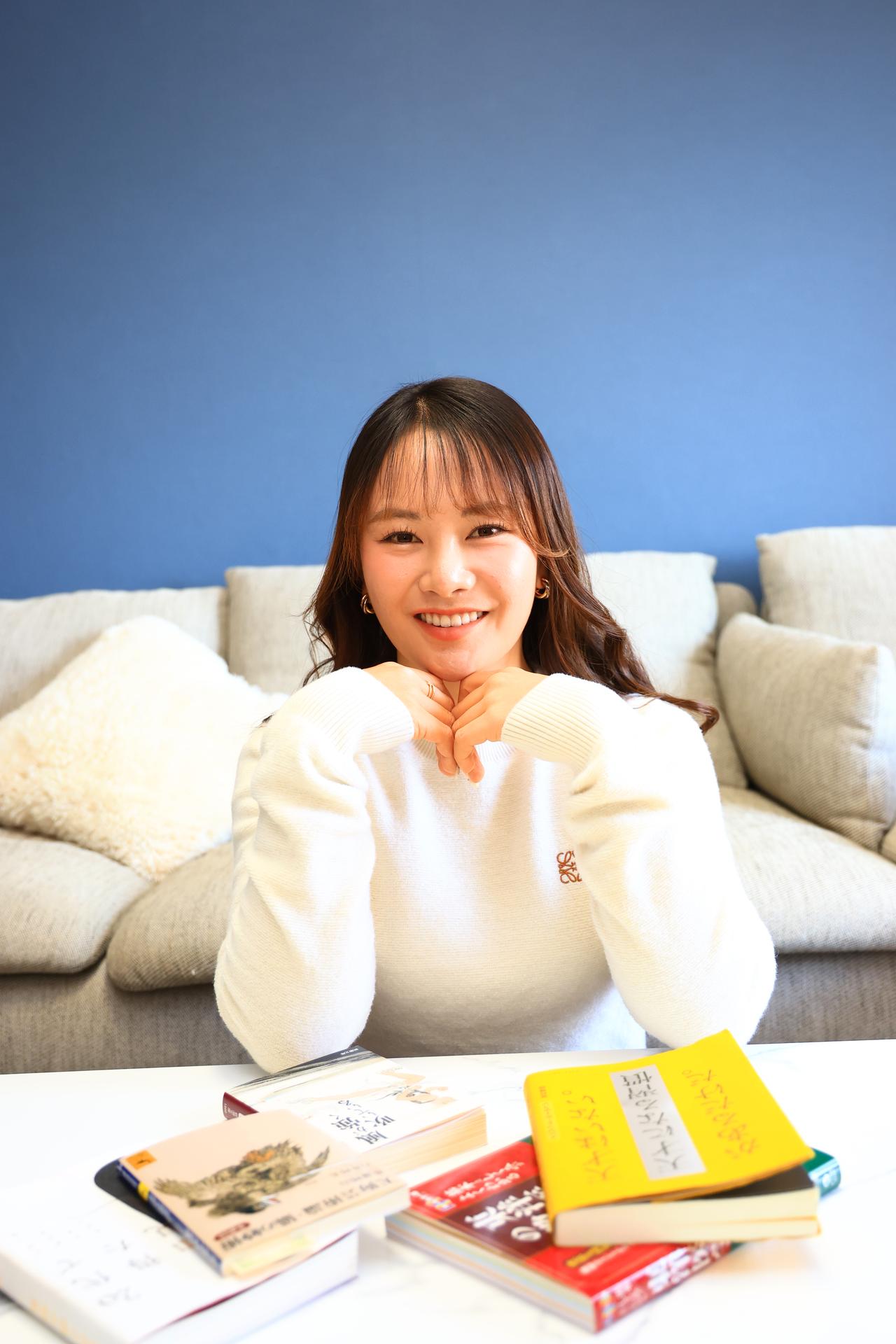 画像 : 3番目の画像 - 【写真13枚】河本結は読書しているときまで美しかった…… - みんなのゴルフダイジェスト