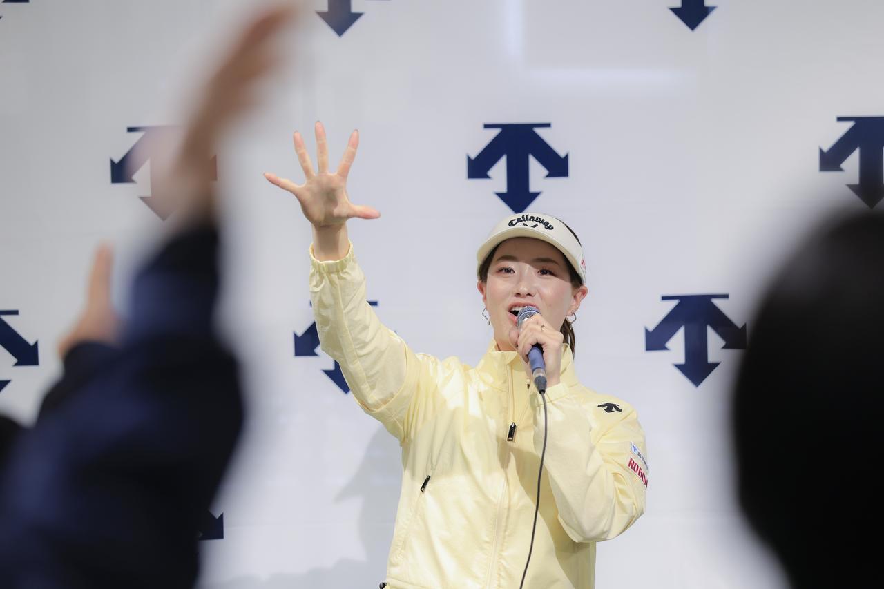 画像 : 6番目の画像 - 【写真10枚】青木香奈子がイベントで見せた“爽やかスマイル”！（撮影/小林司） - みんなのゴルフダイジェスト