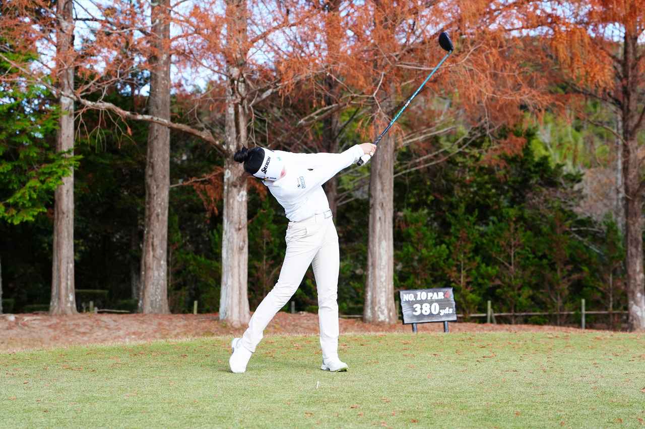 画像 : P9（両手が肩の高さ）