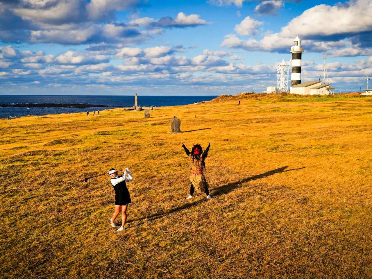 画像: 大空に弾道を描いてから打つ! ただしその弾道は、頑張れば打てる「少し上のレベル」です【長谷川円香のいきなり飛び出す飛距離塾 #20】 - みんなのゴルフダイジェスト