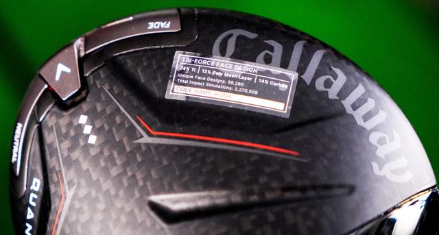 画像: ソールにはフェース素材の構成比、シミュレーション回数、コードネームが記されたシールが貼られている