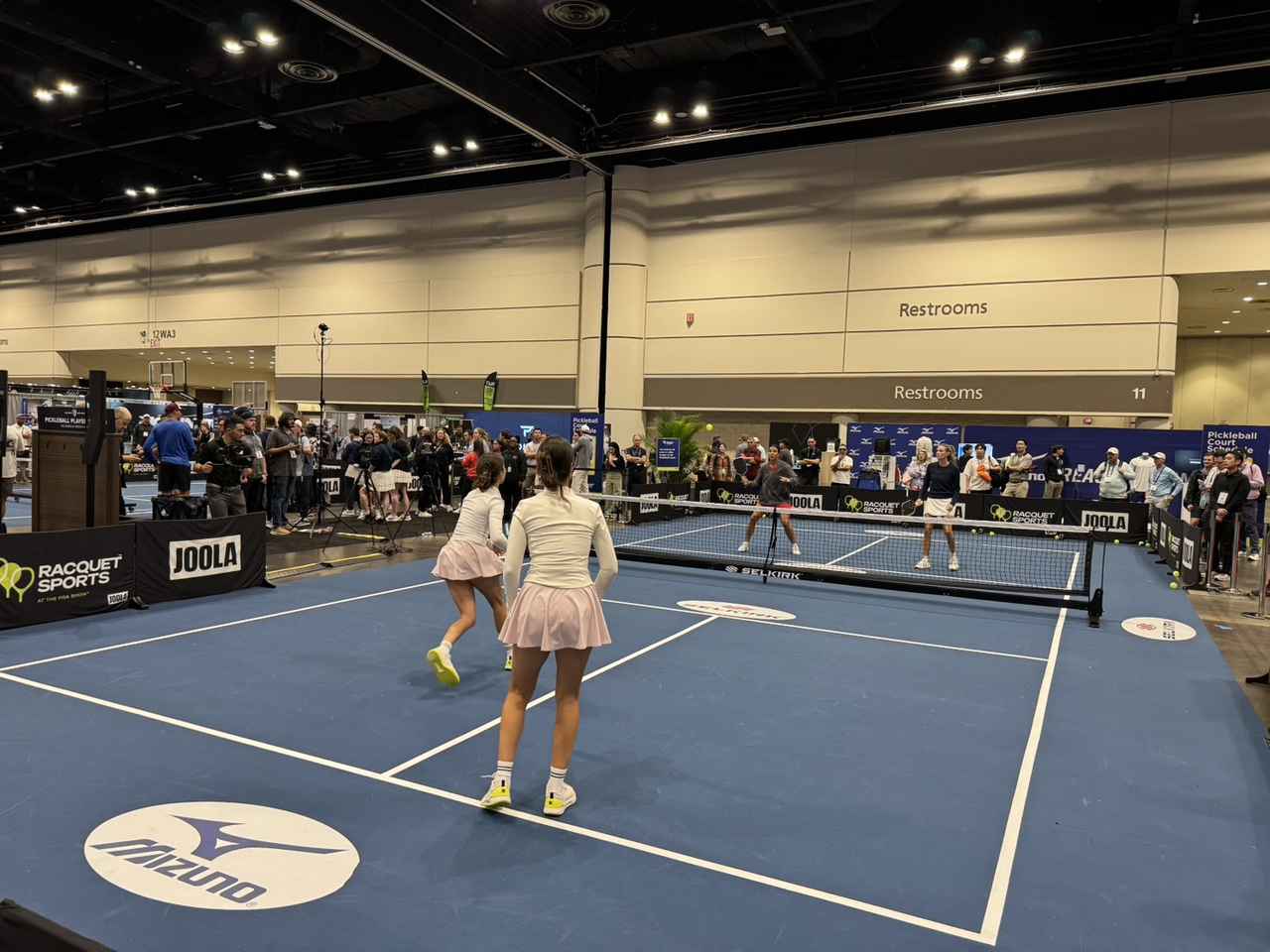 画像: 手軽なラケットスポーツとしてアメリカでは親しまれている。日本でも徐々に広まりつつあり、今後もっと大きくなっていくこと間違いなし