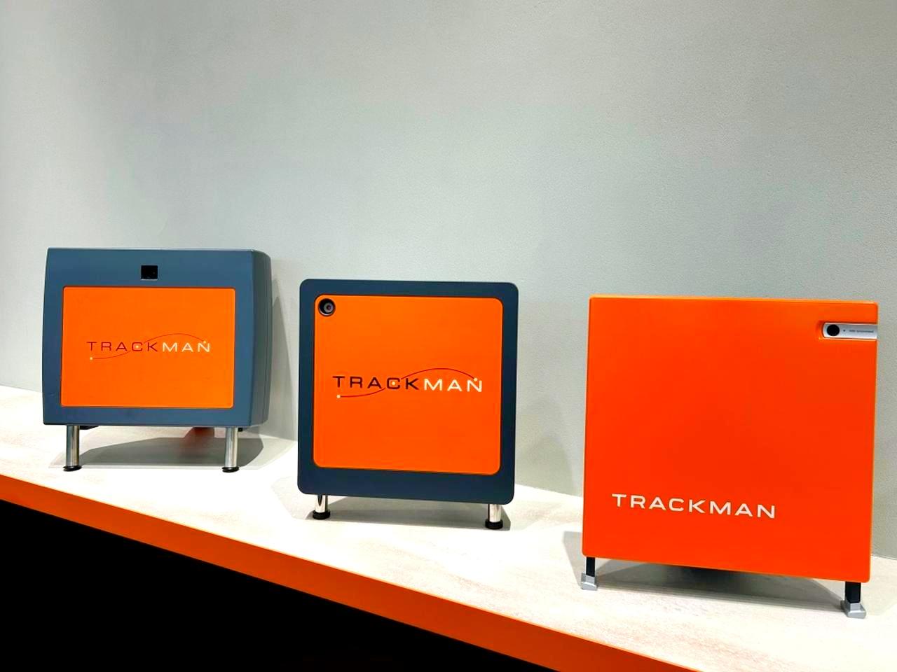 画像: 左が2代目トラックマン（2006年）、3代目（2011年）、そして現行の4代目