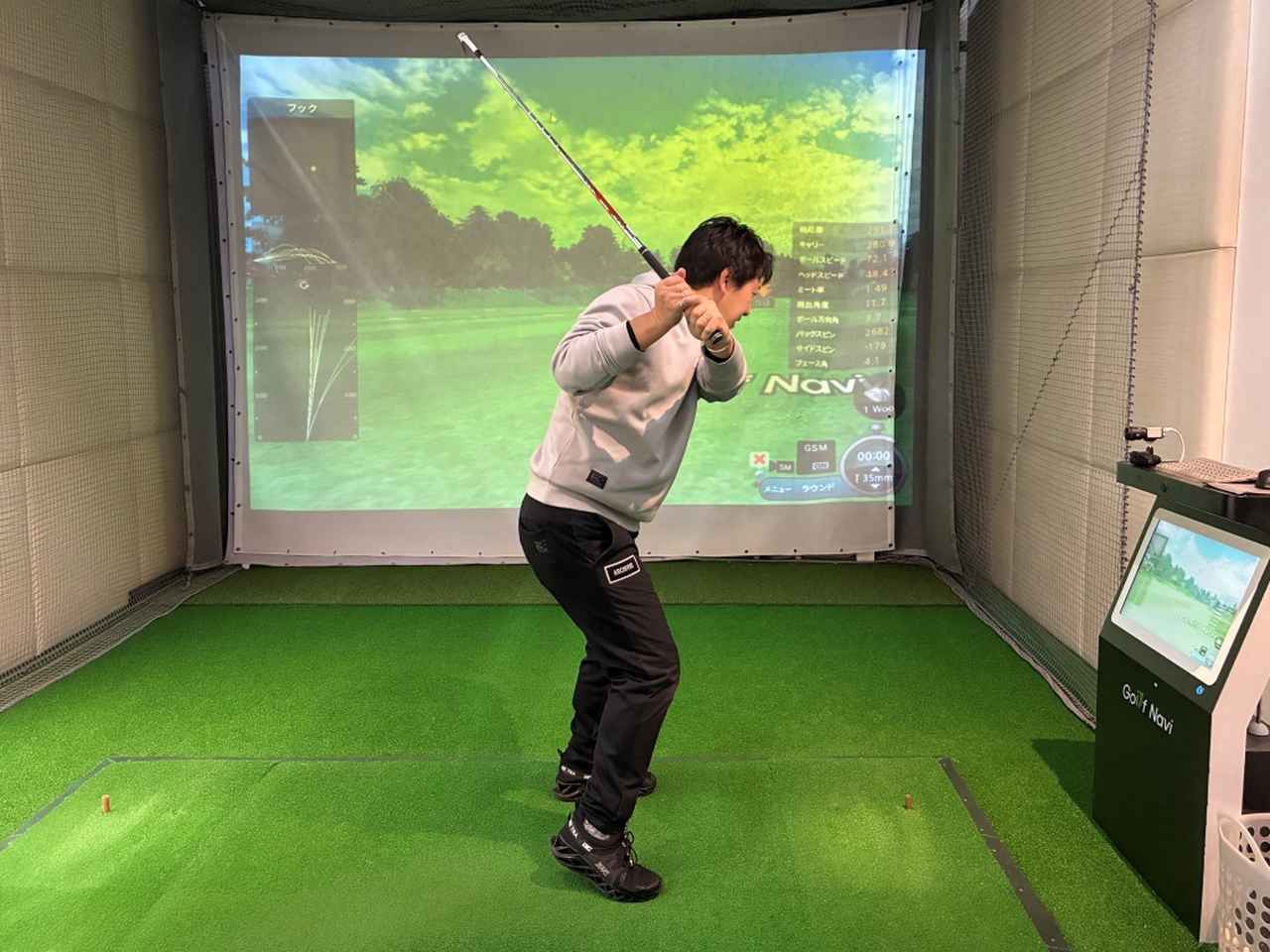 画像: 写真B：バックスウィングとダウンスウィングの動きが混ざってしまうと、中途半端なトップになってしまう