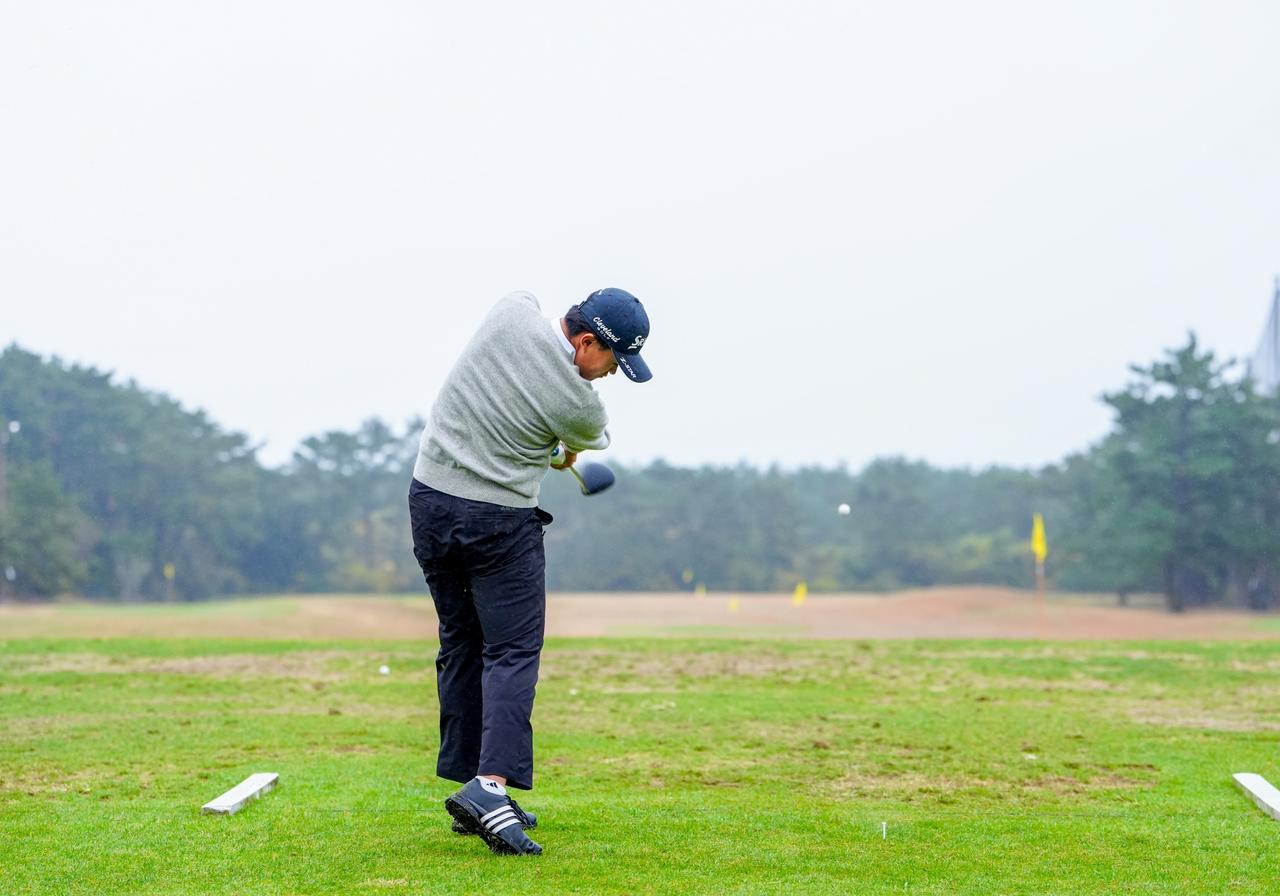 画像 : P8（フォロースウィングでシャフトが地面と平行）