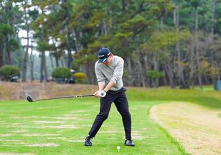 P6（ダウンスウィングでシャフトが地面と平行）