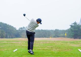 P9（フォロースウィングで両手が肩の位置）