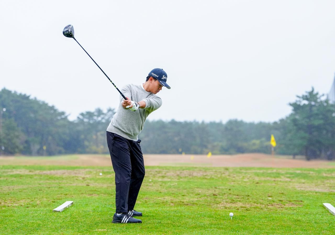 画像 : P3（テークバックで左腕が地面と平行）