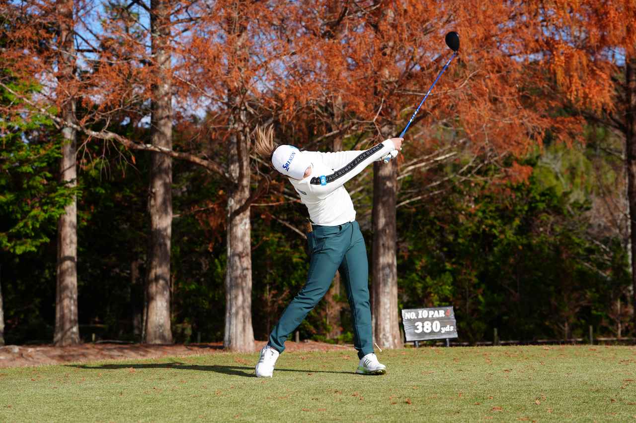 画像 : P9（両手が肩の高さ）