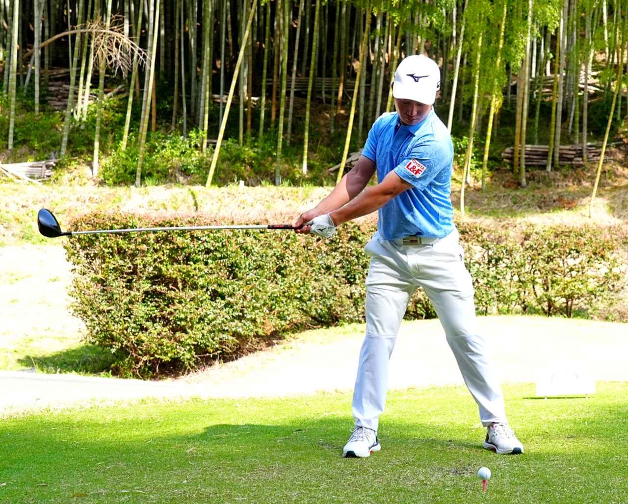 画像: 腕と体が同調した杉浦の「テークバック」。「ワッグル」でもほとんどこの形は変わらない