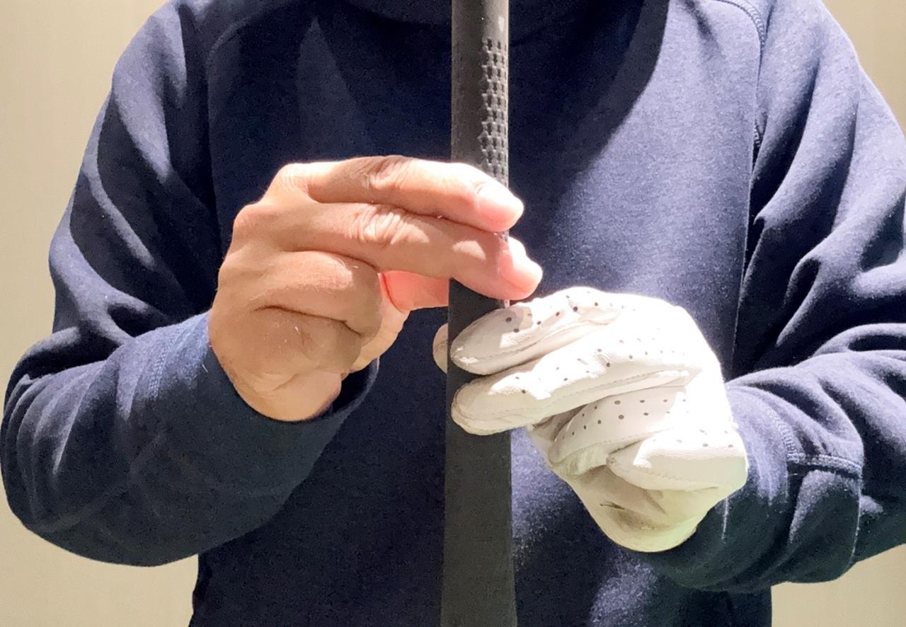 画像: ドライバーは「左右の親指・人さし指・中指の6本」で握る!? 395Y飛ばす女子大生・長谷川円香が教える「飛ばせるグリップの握り方」を試してみた - みんなのゴルフダイジェスト