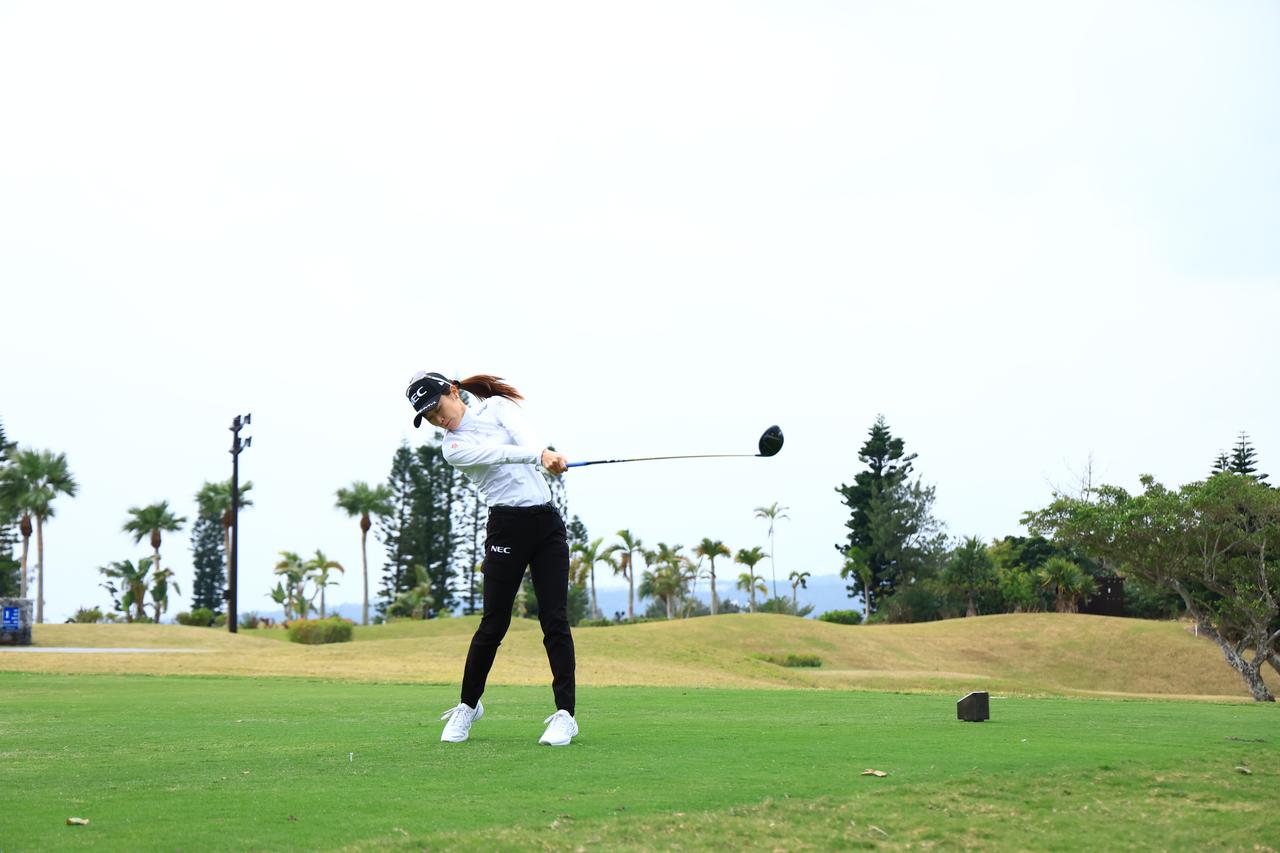 画像: 「この部分は好きです！」と安田。フォローが遠くに抜けていく、自分のイメージと実際のスウィングがマッチしている部分だという