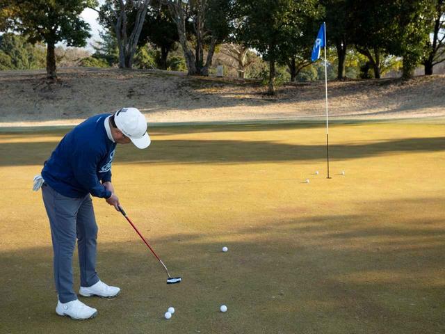 画像: フェースにインサートの入ったパターを使用する石橋さんは、ソフトだけど芯のある打感が好み