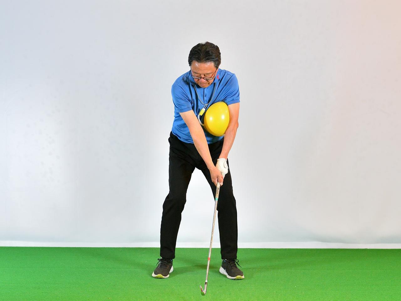 画像 : 1番目の画像 - 向心力メイン／ 左胸に抱えてスウィング - みんなのゴルフダイジェスト