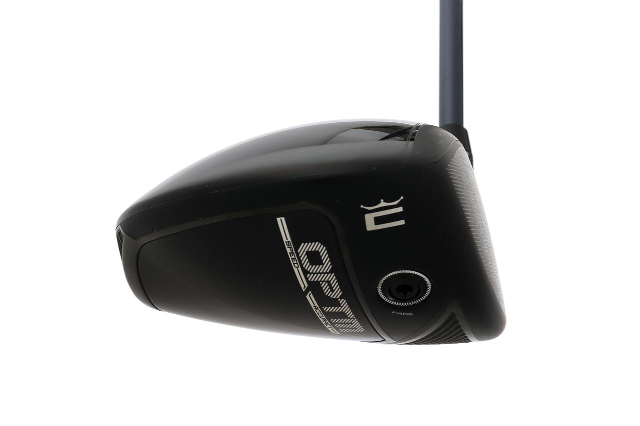 画像: トウ側から見ると全体的に分厚さを感じるヘッドだ