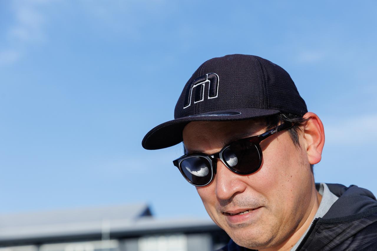 画像: クラシカルなウェリントンタイプのサングラスもクール