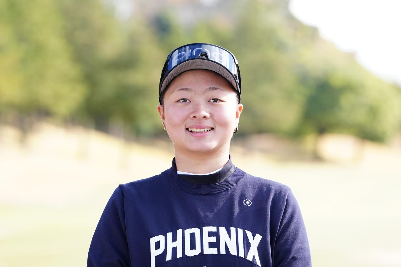 画像1: 目標はツアー30勝！ 高3プロ・田村萌来美の武器は「安定した下半身」。両ひざで「樽」を挟むイメージ【新人女子プロのスウィング#10】