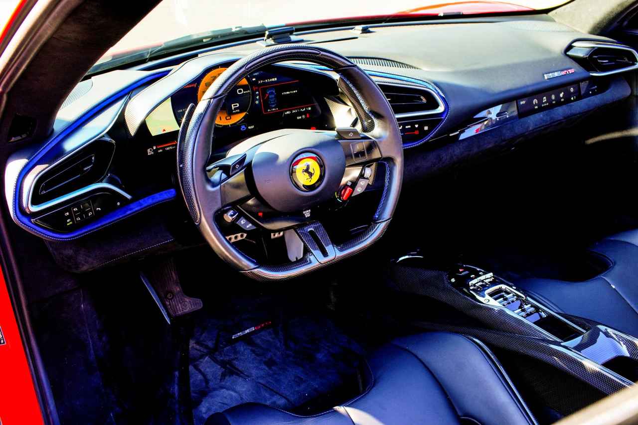 画像 : 2番目の画像 - フェラーリ「296GTS」の詳細はこちら！画像をクリックで解説付き - みんなのゴルフダイジェスト