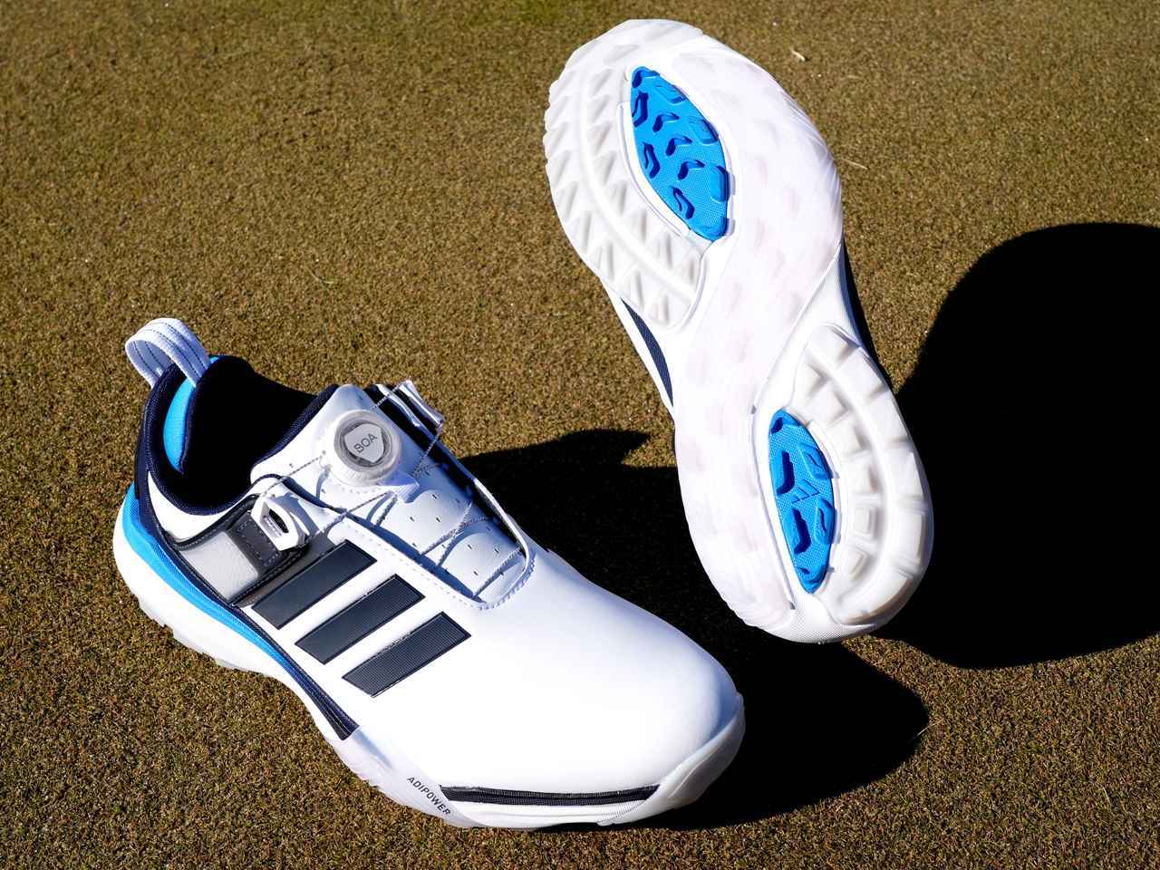 画像: 中側部の側面に入るパワーバンドとBOA®システムのホールドによって足のブレをしっかりガード