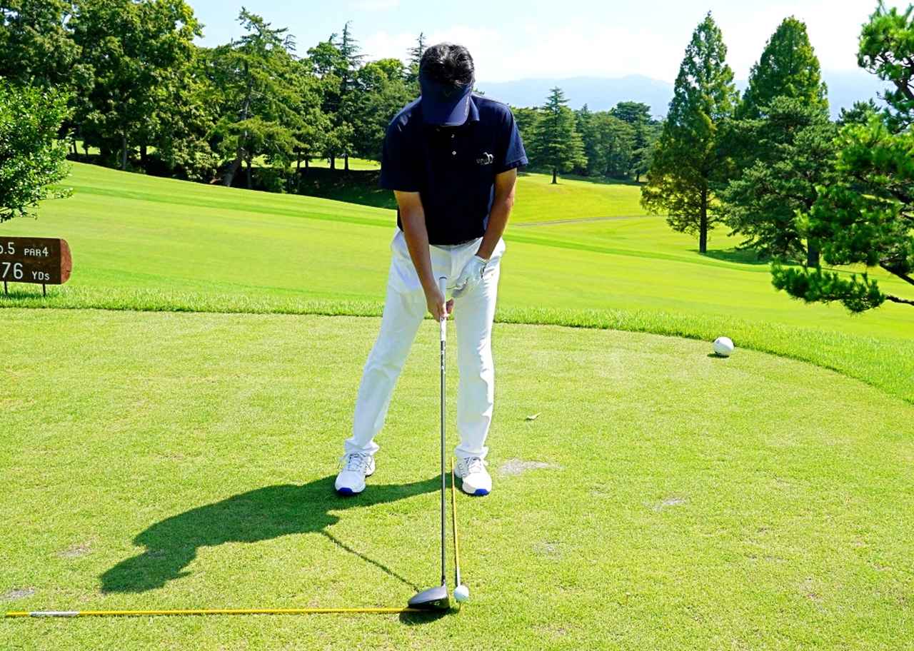 画像: 右手でフェースをスクエアにセットする