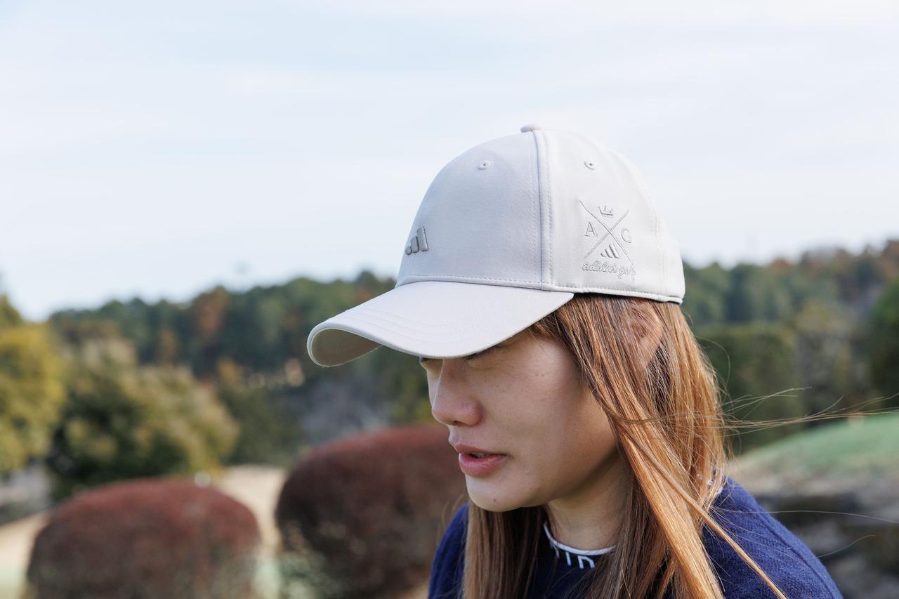 画像: エレガント＆スポーティなライトベージュのキャップ