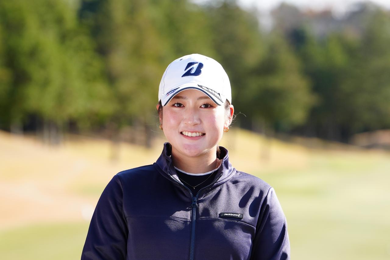 画像1: 150cmで240ヤード！ 千田萌花の飛ばしは「右サイドの軸」。チーム辻村の“原石”が放つドローボール【新人女子プロのスウィング#11】