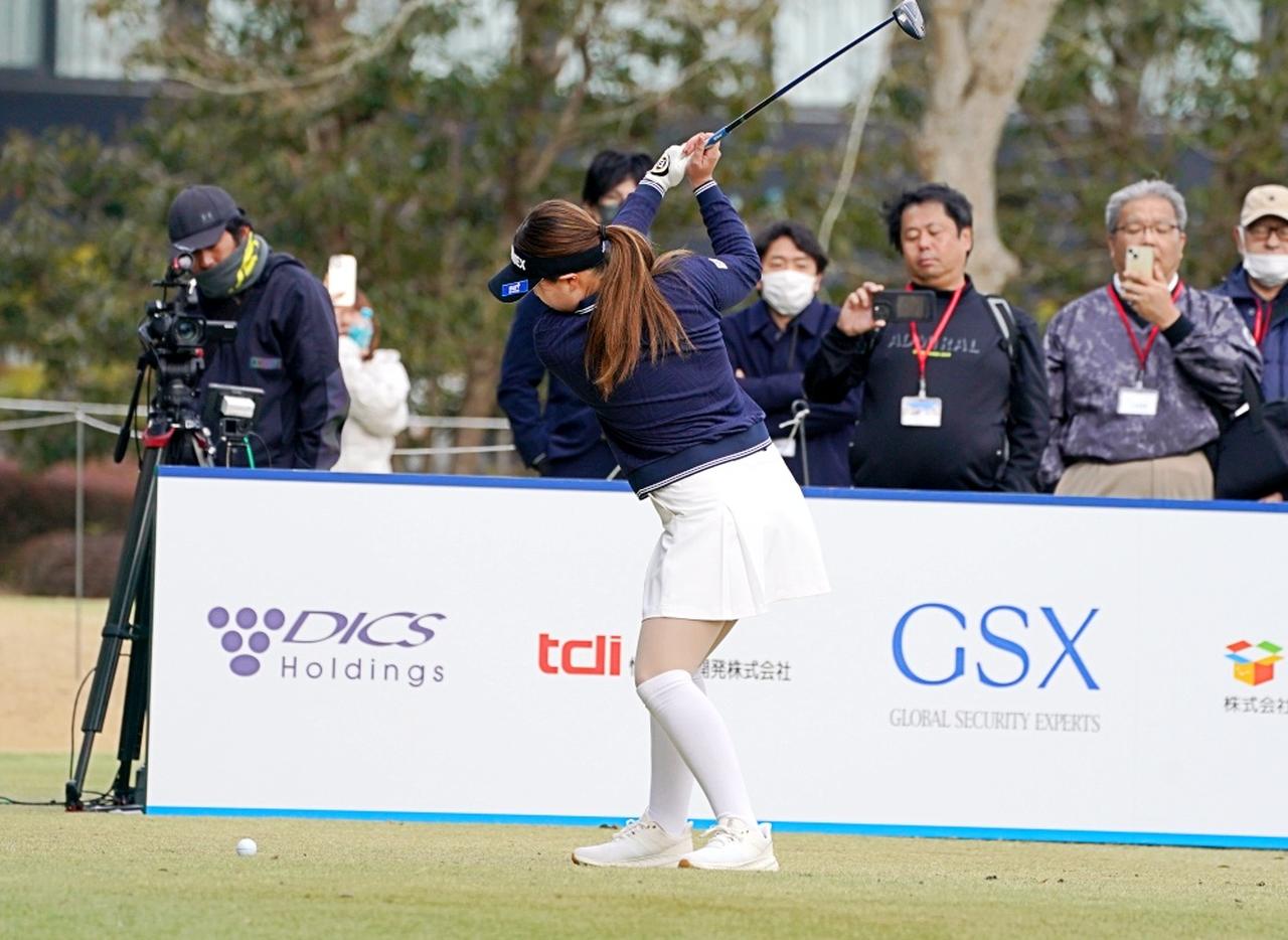 画像 : 5番目の画像 - ルーキー倉林紅のFWショット連続写真 - みんなのゴルフダイジェスト