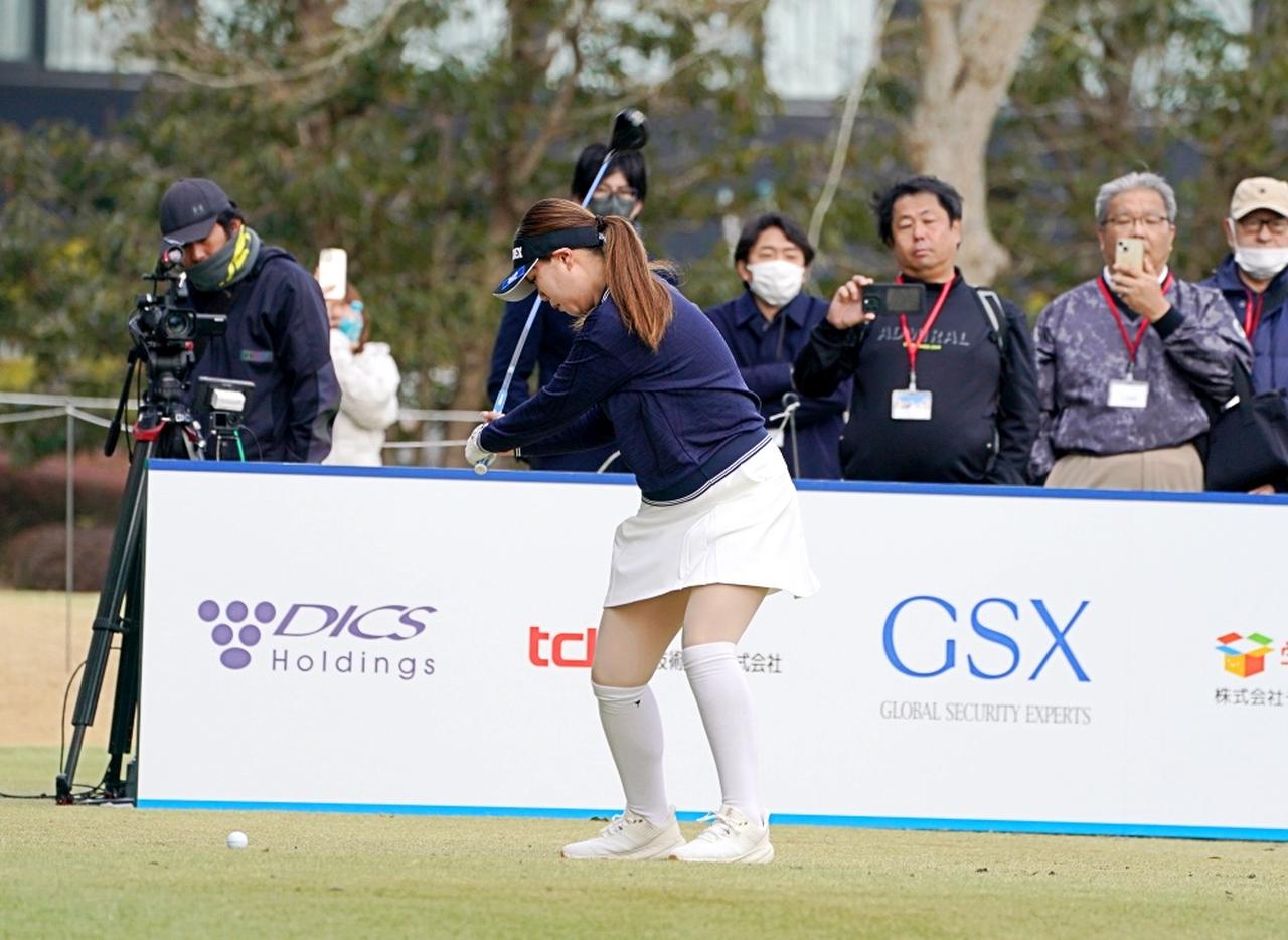 画像 : 6番目の画像 - ルーキー倉林紅のFWショット連続写真 - みんなのゴルフダイジェスト