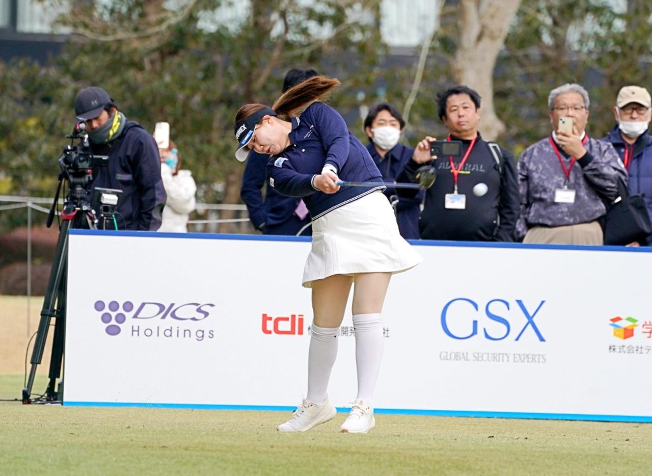 画像 : 9番目の画像 - ルーキー倉林紅のFWショット連続写真 - みんなのゴルフダイジェスト