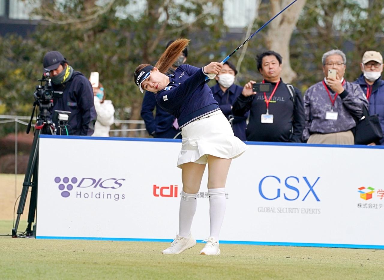 画像 : 10番目の画像 - ルーキー倉林紅のFWショット連続写真 - みんなのゴルフダイジェスト