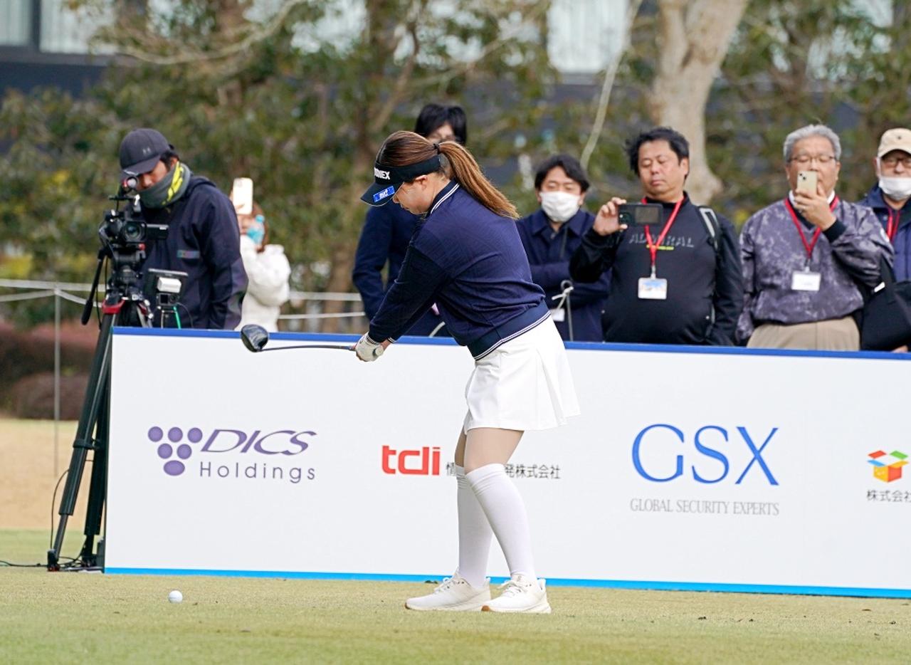 画像 : 2番目の画像 - ルーキー倉林紅のFWショット連続写真 - みんなのゴルフダイジェスト