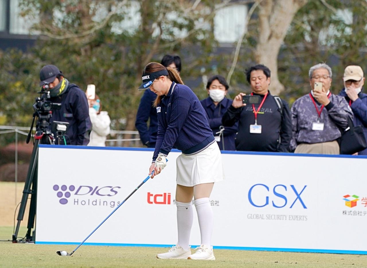 画像 : 1番目の画像 - ルーキー倉林紅のFWショット連続写真 - みんなのゴルフダイジェスト
