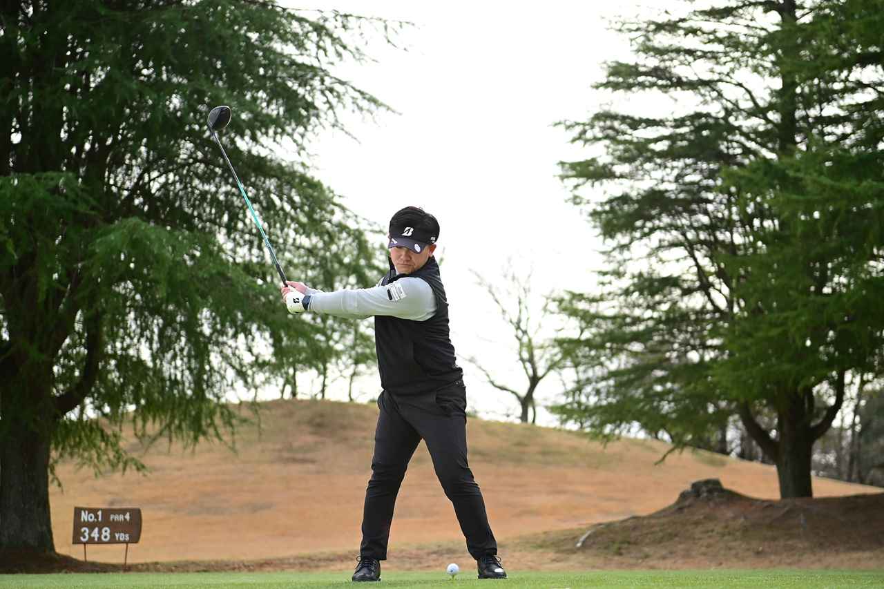 画像 : 3番目の画像 - 【連続写真10枚】新・曲がらない男！ 勝亦悠斗のドライバーショット - みんなのゴルフダイジェスト