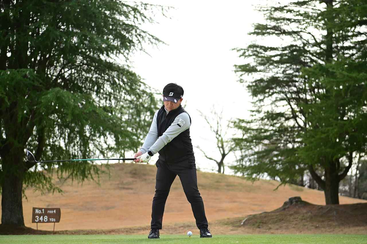 画像 : 2番目の画像 - 【連続写真10枚】新・曲がらない男！ 勝亦悠斗のドライバーショット - みんなのゴルフダイジェスト