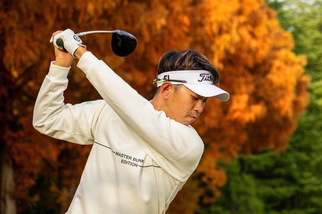 画像: 【阿久津未来也の飛距離アップ術】「僕をイメージしてトップで間を置くと下半身が使えます」<後編> |