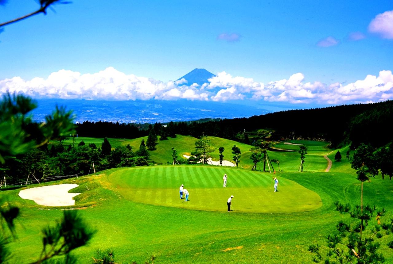 画像: 写真は伊豆にらやまCC。電車の場合は伊豆箱根鉄道の伊豆長岡駅よりクラブバスが出ている