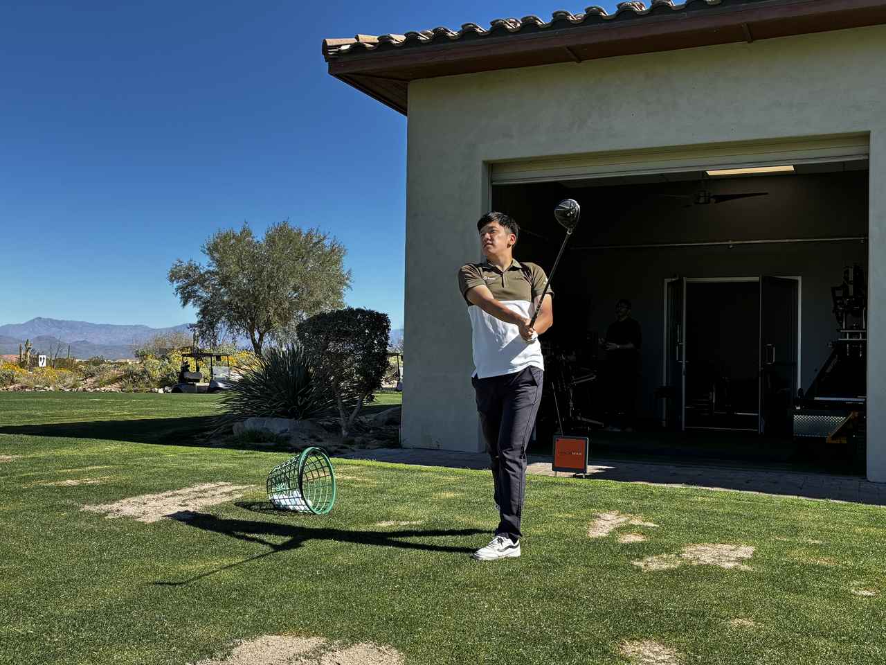 画像: クールクラブス名古屋で日夜フィッティングに勤しむ丹羽優介氏。ドライバーの飛距離は300Yに迫る飛ばし屋でもある