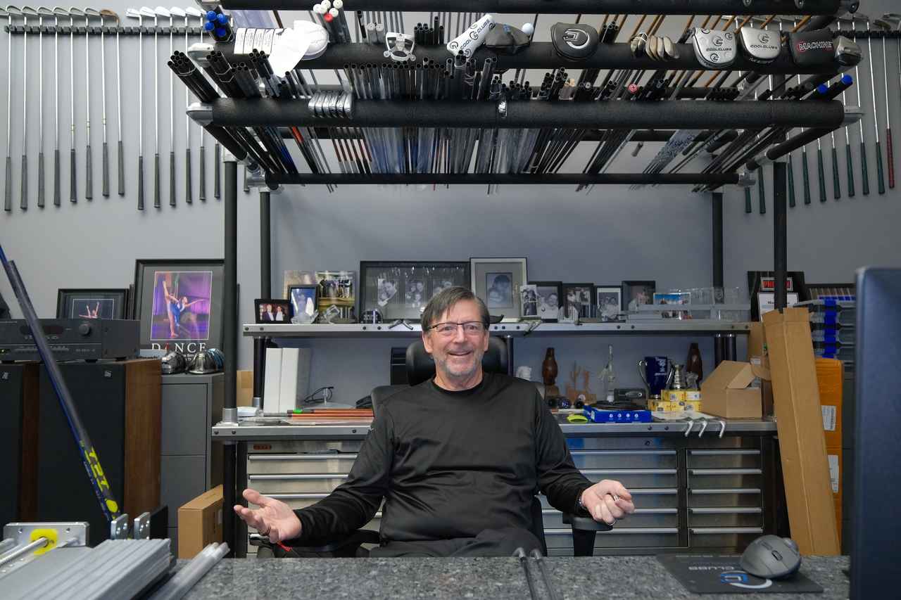 画像: Mark Timms。メーカーの垣根を超えたフィッティング行う「COOL CLUBS(クールクラブス)」CEO。アマチュアはもちろん、現役ツアープレーヤーのフィッティングも担い、同社の拠点は全世界で20カ所に及ぶ。マーク氏は計測機械などを自ら設計・製作するエンジニアとしての顔も持つ