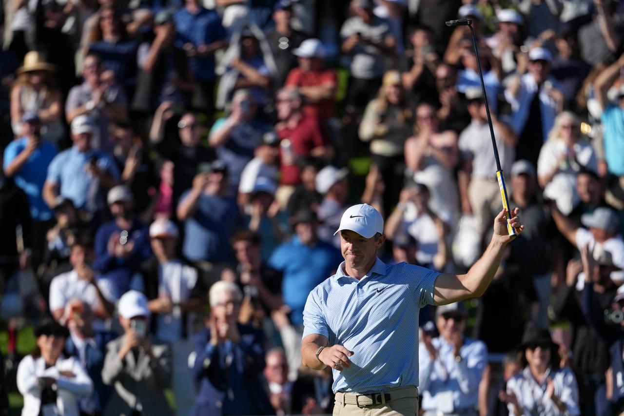 画像: 18番のバーディパットを沈めたマキロイ（PHOTO/Getty Images）