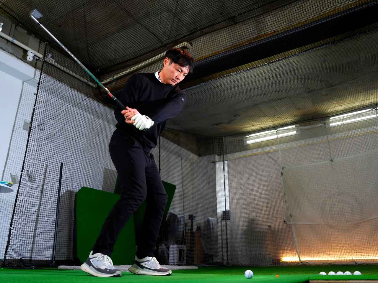 画像1: 「クアンタム MAX アイアン」の7Iでテスト。「どこに当たっても弾道が安定します。それでいて操作性もあります」(西田)