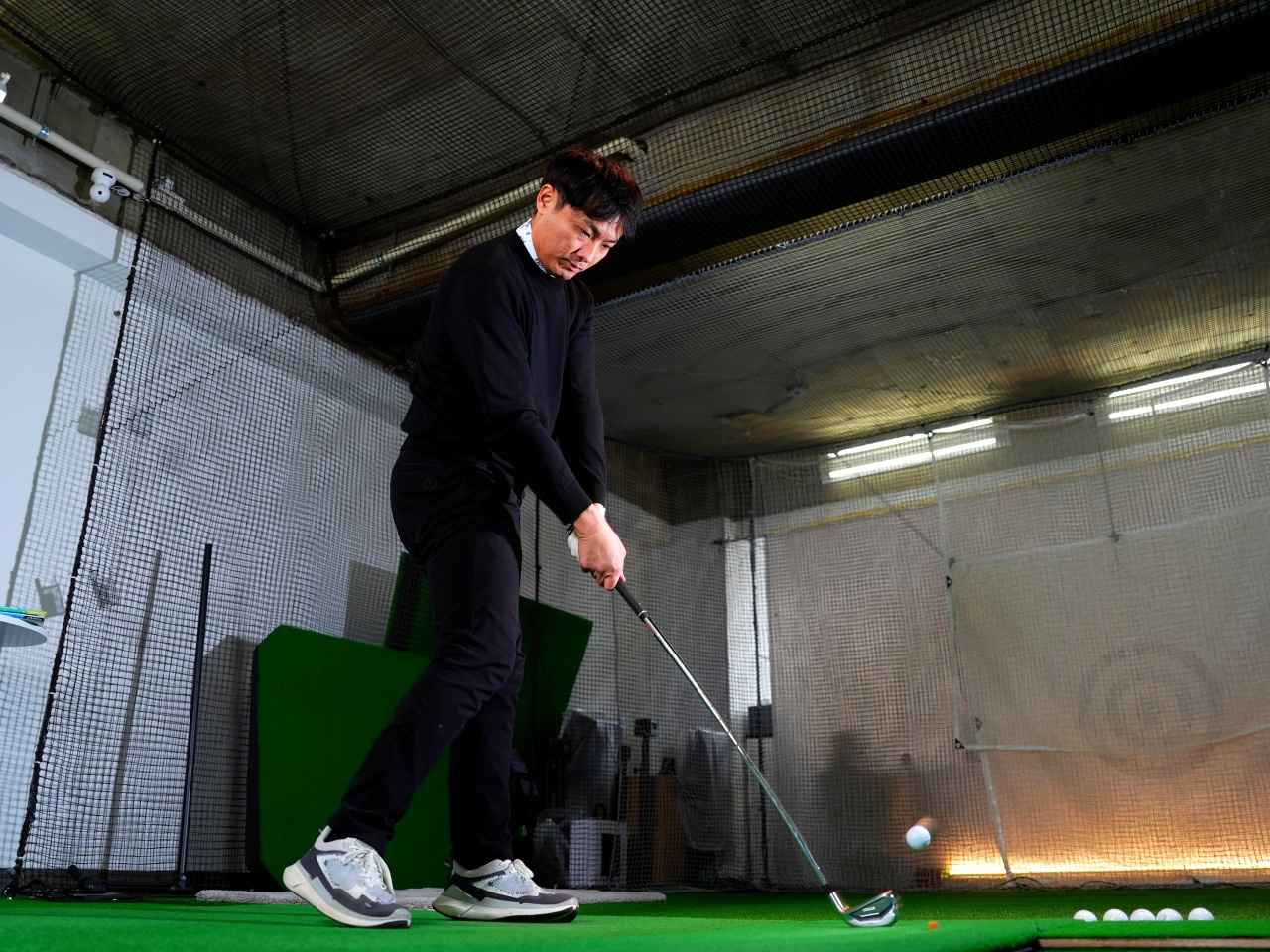 画像2: 「クアンタム MAX アイアン」の7Iでテスト。「どこに当たっても弾道が安定します。それでいて操作性もあります」(西田)