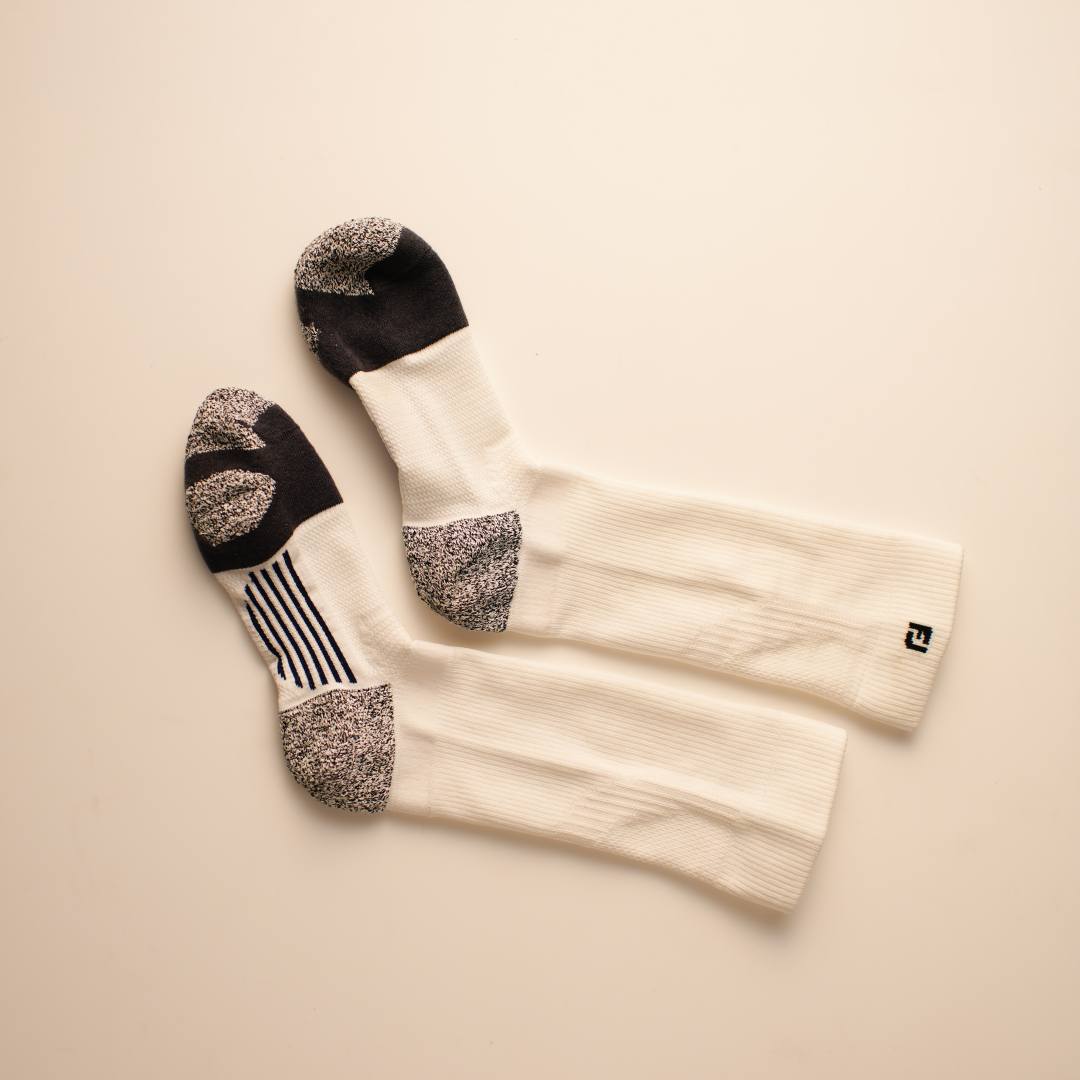 画像: 【ここがポイント！】 摩擦抵抗・足のズレを軽減する素材を採用